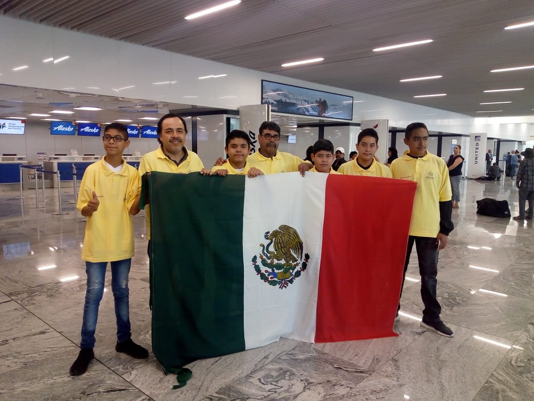 Triunfan jóvenes laguenses en Torneo Mundial de Robótica