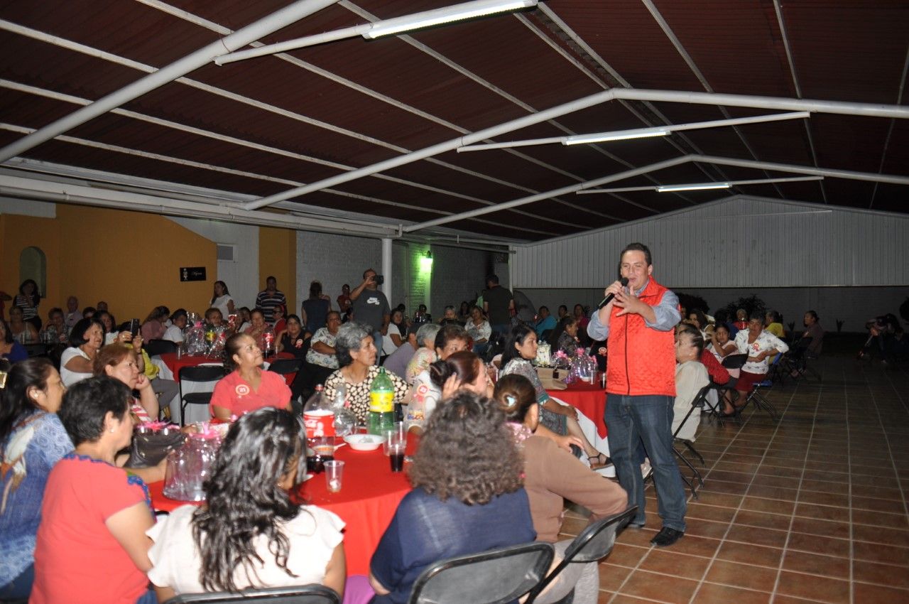 Celebran priistas a las madres en su día