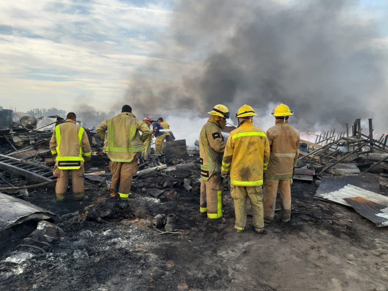 Trabajan arduamente Protección Civil y Bomberos  para sofocar incendios