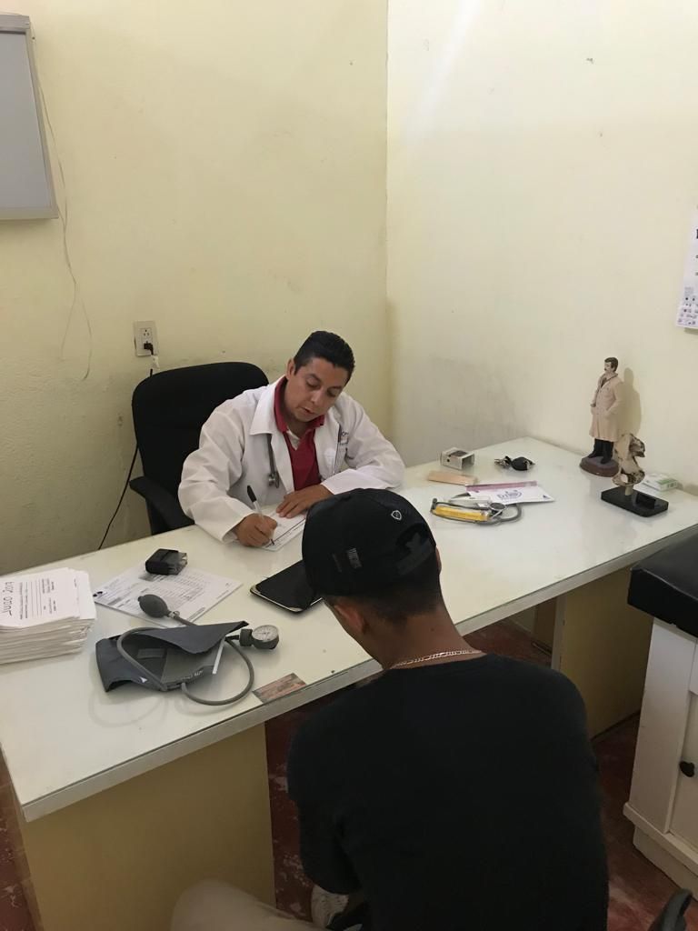 Dan atención médica gratuita en Unión de San Antonio con recursos municipales