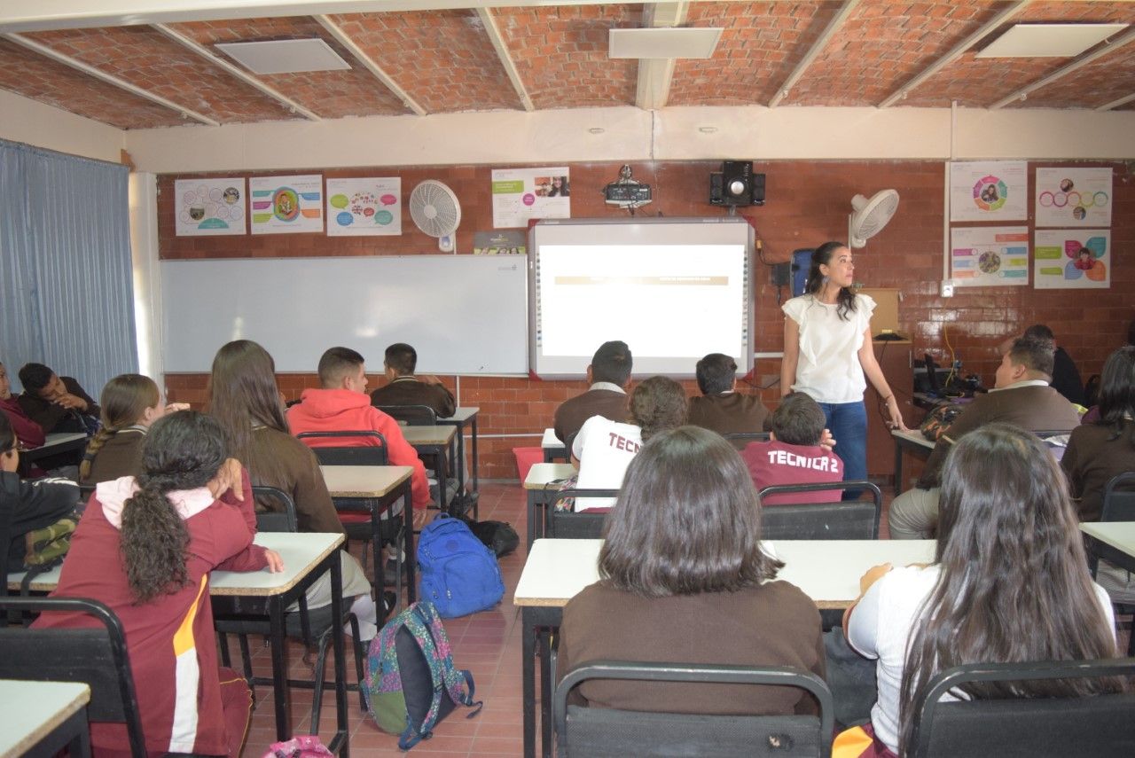 Imparten conferencias a niños y jóvenes sobre el cuidado del agua