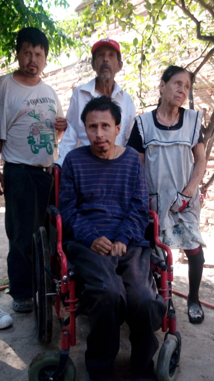 Entrega DIF Municipal dos sillas de ruedas