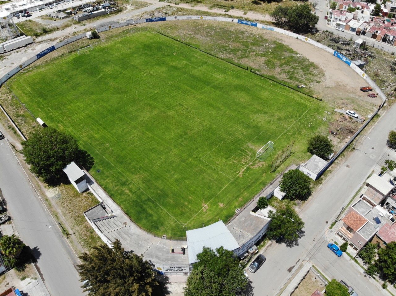 Dan mantenimiento a estadio «Chava Reyes»