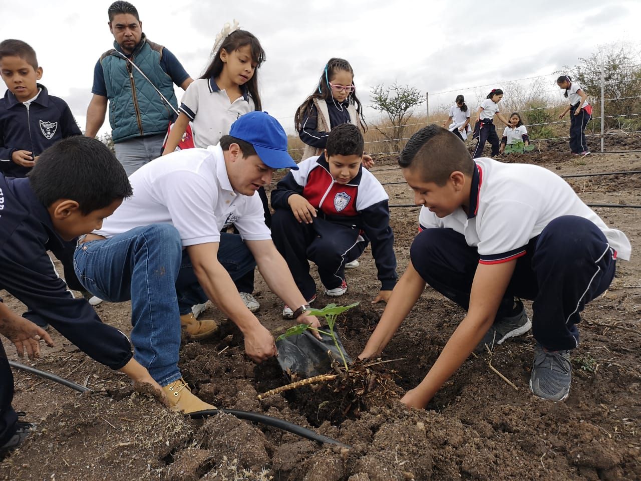 Inician reforestación en reserva ecológica «Bosque Azul»