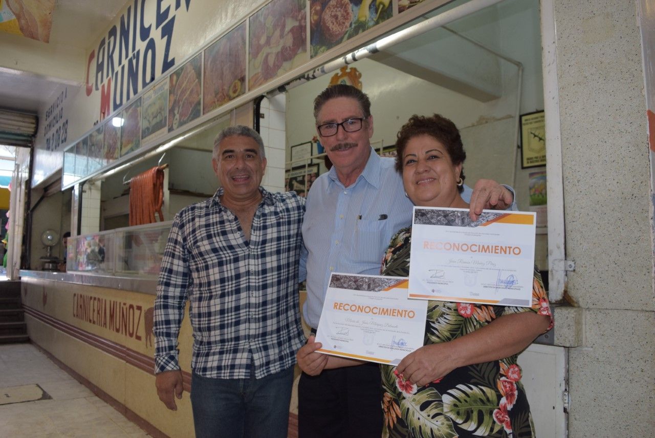 Reconocen labor de locatarios del Mercado Grande
