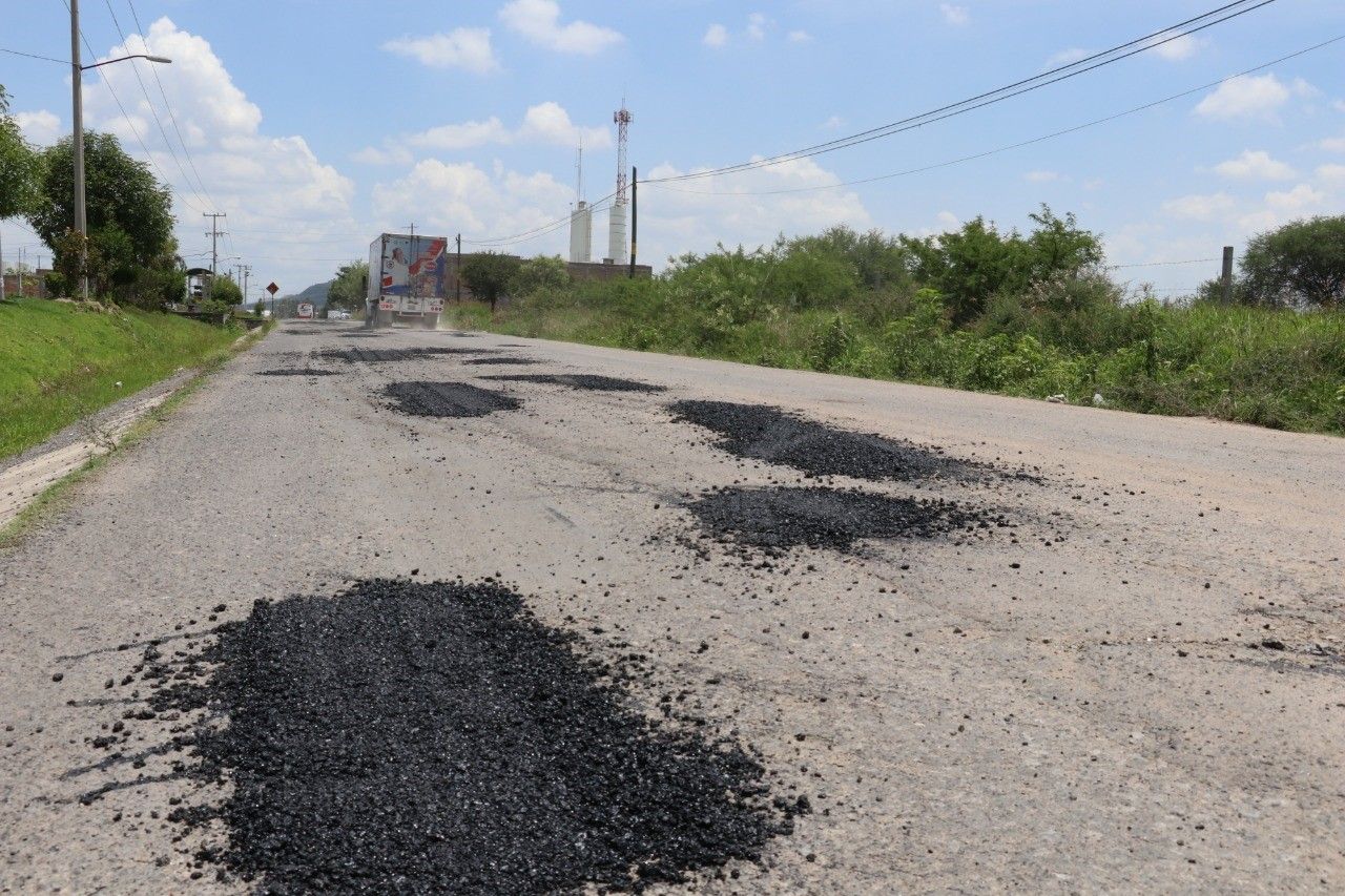 Llega bacheo a Cristeros y otras colonias