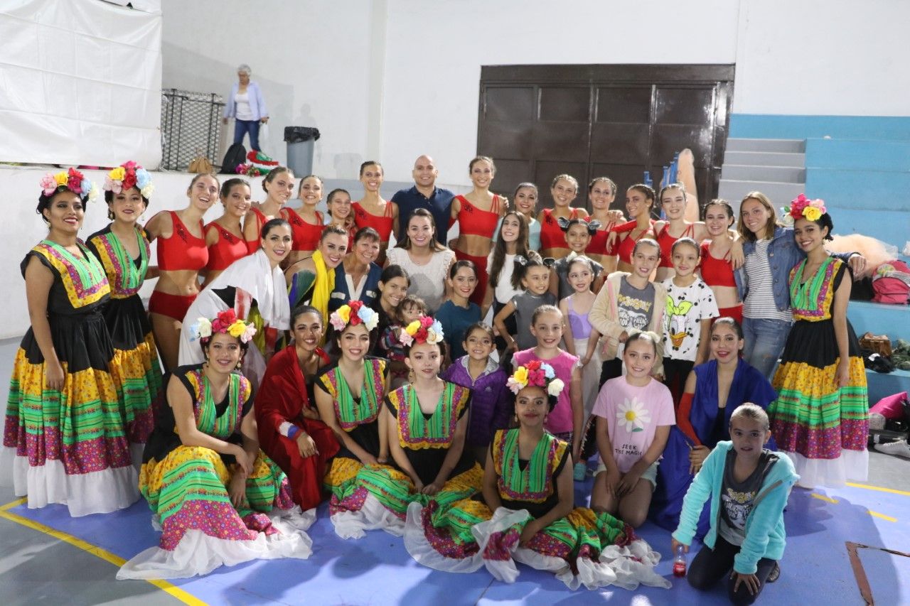 Realizan encuentro de ballet clásico en Encarnación de Díaz