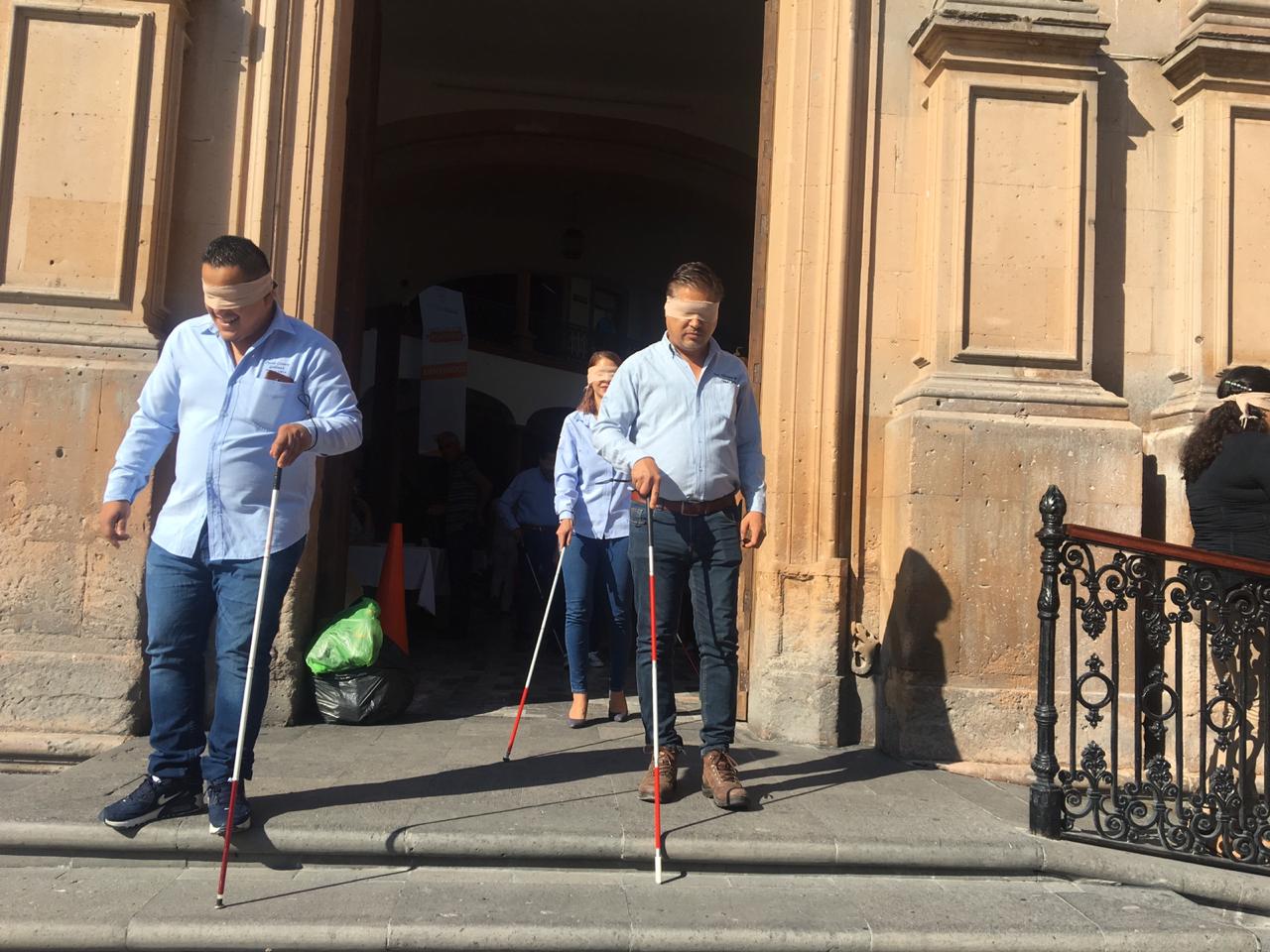 Servidores públicos reciben talleres vivenciales sobre discapacidad