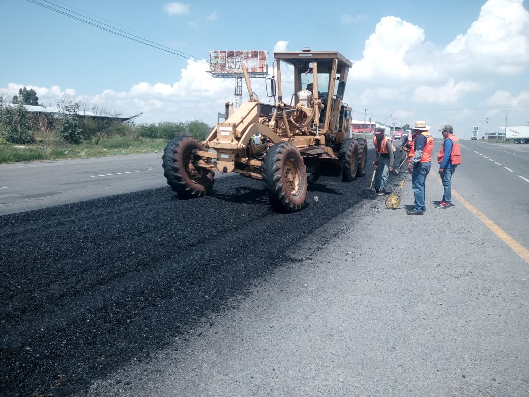 Realiza obras publicas labores de reconstrucción en varios puntos de la ciudad