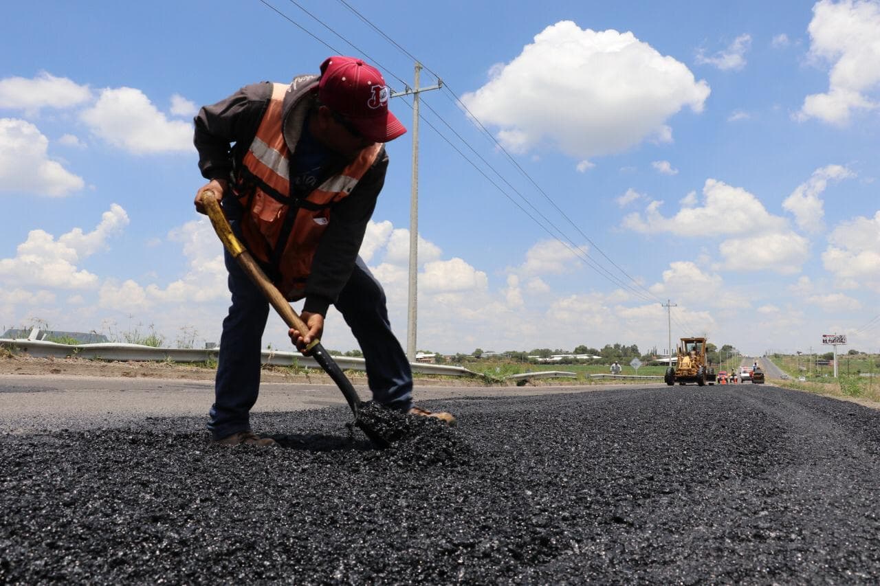 Realizan trabajos de reencarpetamiento en la salida a San Juan
