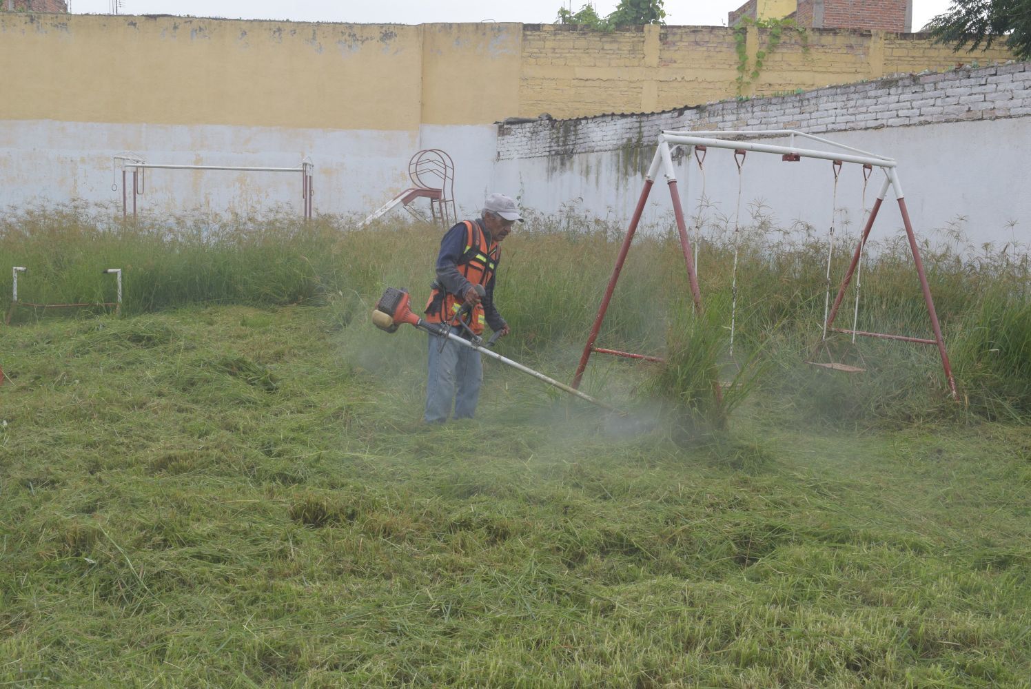 Rescatan espacio público en Santa Elena