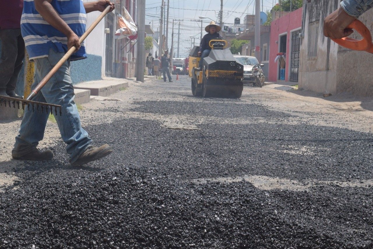 Llegan las cuadrillas de bacheo al Pueblo de Moya