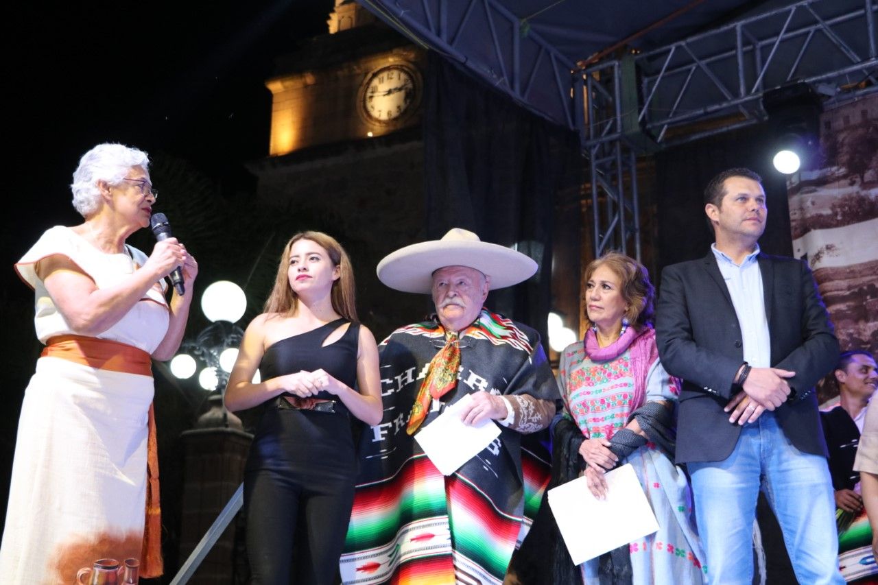 Realizan exposición «Gala del Rebozo»