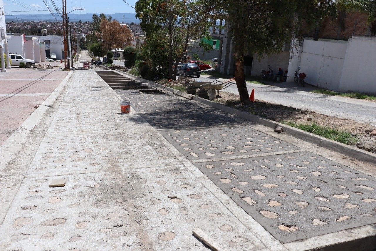 Registra notable avance pavimentación en calle Valle de Otumba