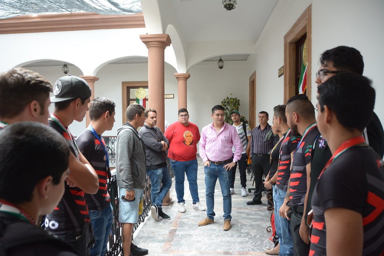 Atletas de artes marciales mixtas agradecieron apoyo al Presidente Tecutli Gómez