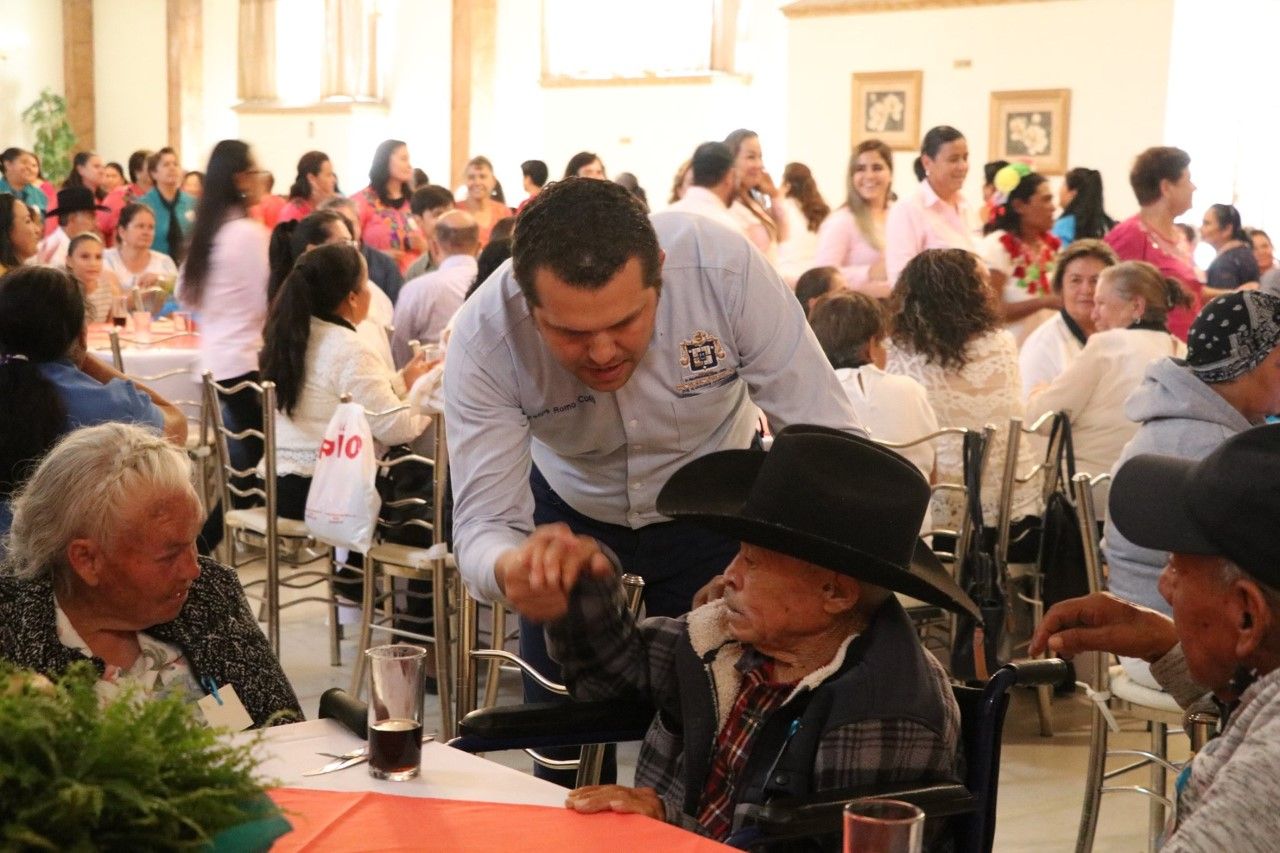 Festejan a los abuelos en su día