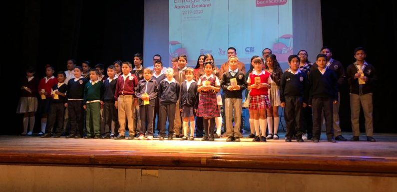 Beneficia DIF a 194 niños y jóvenes con apoyos escolares