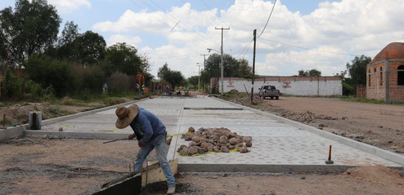 Registra notable avance la obra de empedrado del ingreso a la comunidad Torrecillas
