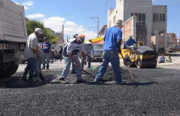 Asfaltan calle Mercedes Zúñiga en la Aurora