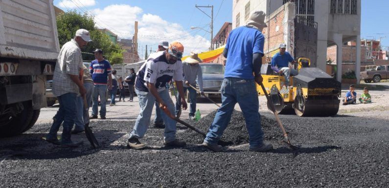 Asfaltan calle Mercedes Zúñiga en la Aurora
