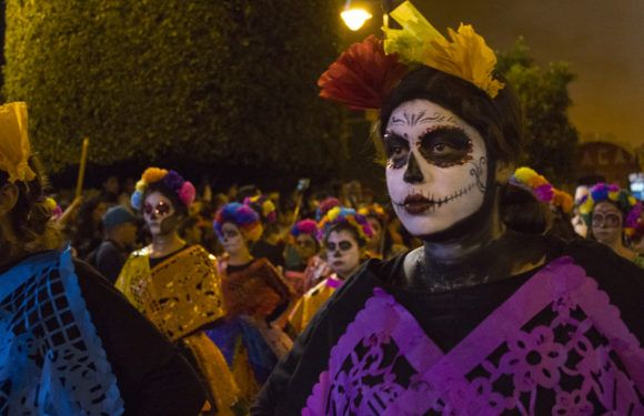 Realizan preparativos para desfiles de Día de Muertos