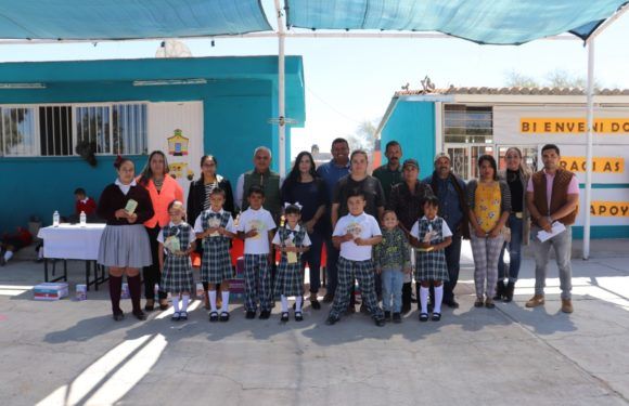 Entrega DIF Lagos apoyos en comunidad del Chayotillo