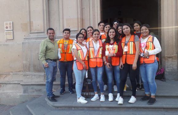 Limpian lotes baldíos jóvenes «Prestadores de servicios» y autoridades municipales