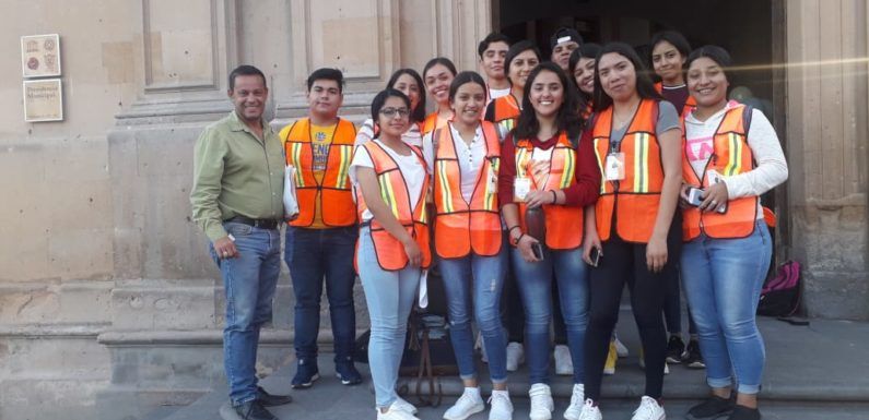 Limpian lotes baldíos jóvenes «Prestadores de servicios» y autoridades municipales