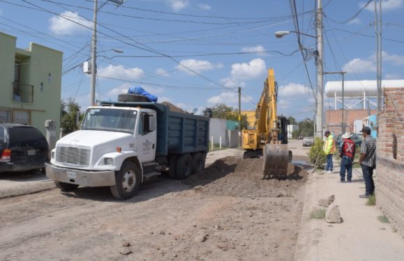 Inician obras de pavimentación en calle Dátil de las Huertitas