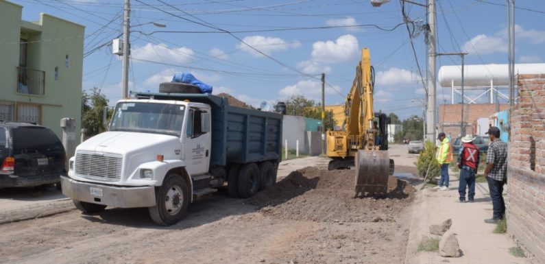 Inician obras de pavimentación en calle Dátil de las Huertitas