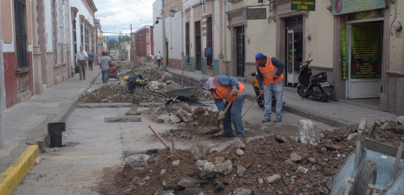 Continúan los trabajos de mejoramiento en vialidades