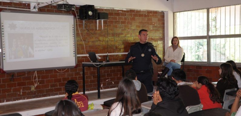 Oficiales DARE imparten curso Aprendiendo a Cuidarte a más de 400 alumnos
