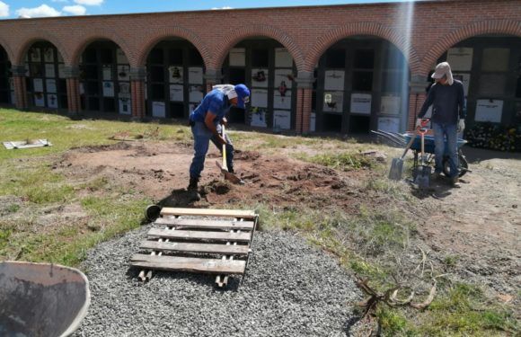 Dan mantenimiento a instalaciones del Panteón Municipal