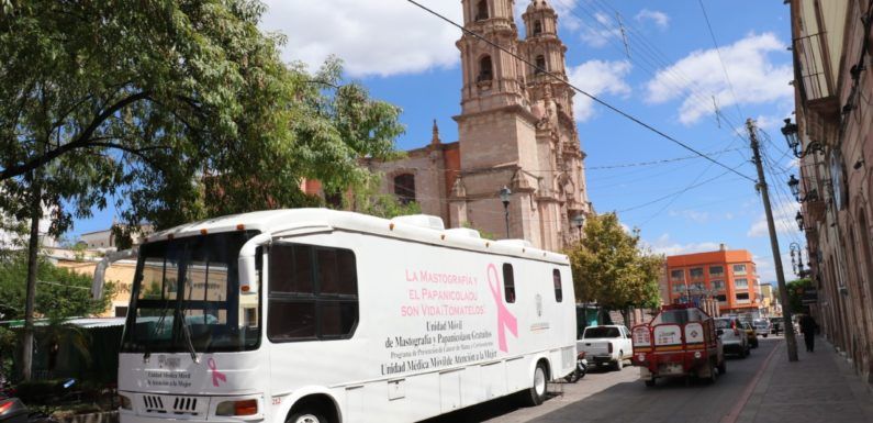 Unidad Médica Movil ofrece servicios de salud para la mujer en el centro de la ciudad
