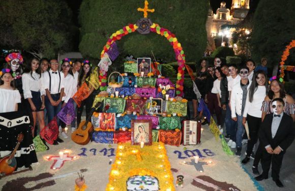 Exponen alumnos del CECYTE Jalisco coloridos altares de muertos