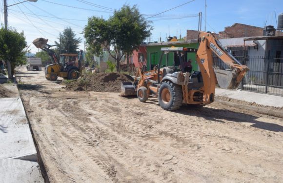 Asfaltan las calles Padre Esqueda y Santo Toribio de la colonia Cristeros