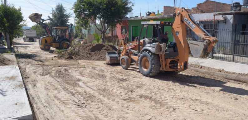 Asfaltan las calles Padre Esqueda y Santo Toribio de la colonia Cristeros