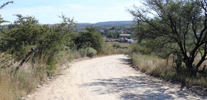 Dan mantenimiento a caminos rurales