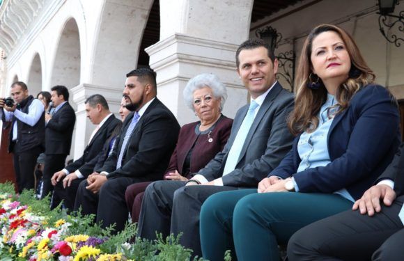 Conmemoran con desfile el 109 aniversario de la Revolución