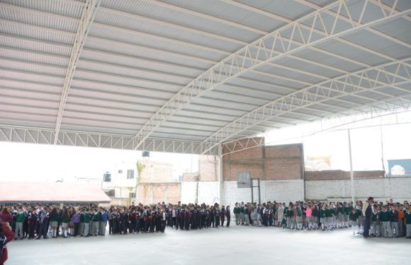 Dona domo a Secundaria José Rosas Moreno, el regidor Joaquín González Buz