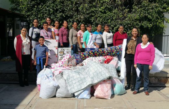 Entrega DIF Municipal apoyos asitenciales