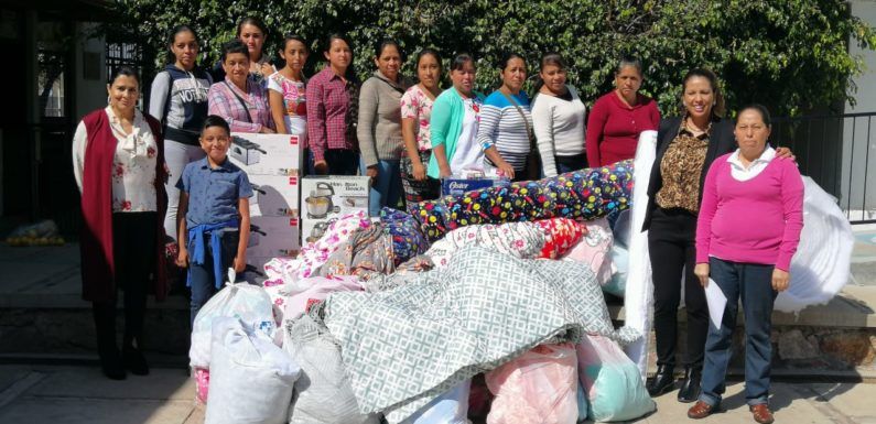 Entrega DIF Municipal apoyos asitenciales
