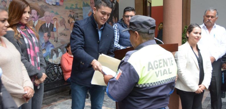 Reconoce Alcalde a trabajadores del Ayuntamiento por su antigüedad