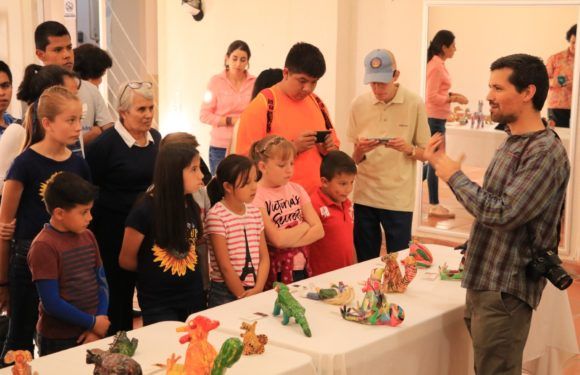 Imparten taller de «cartonería» en Casa del Artesano