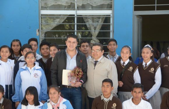 Alumnos de Secundaria Técnica 156 agradecen apoyo del Alcalde Tecutli Gómez