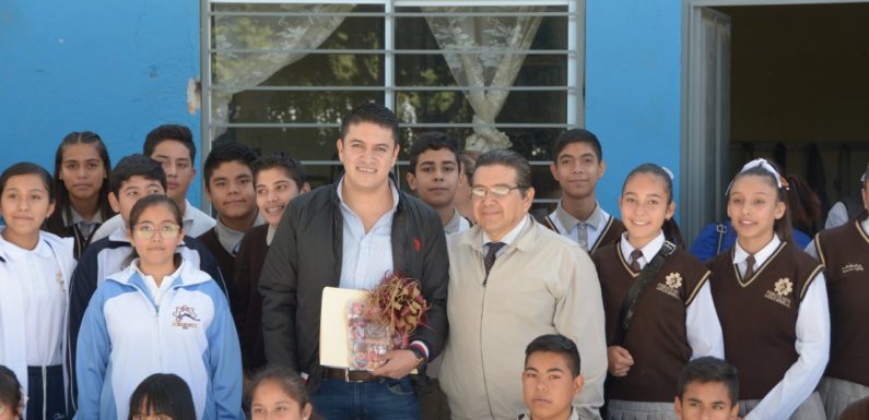 Alumnos de Secundaria Técnica 156 agradecen apoyo del Alcalde Tecutli Gómez