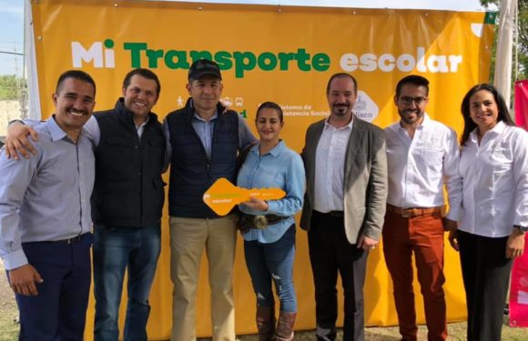 Otorgan Gobierno Municipal más becas de transporte
