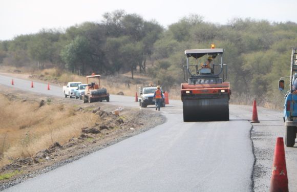 Registra notable avance la reconstrucción de la carretera al Puesto