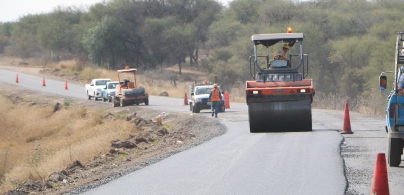 Registra notable avance la reconstrucción de la carretera al Puesto