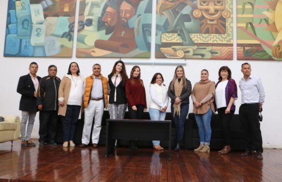 Exposición fotográfica «Lagos Mágico» se muestra en biblioteca pública María Söine de Helguera